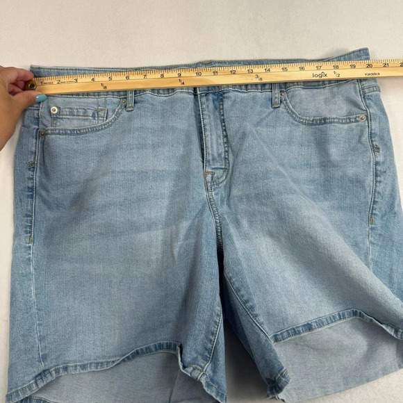 Torrid Perfect 5 Inch Jean Shorts Womens Plus Size 20 Light Wash High Rise - Picture 6 of 8